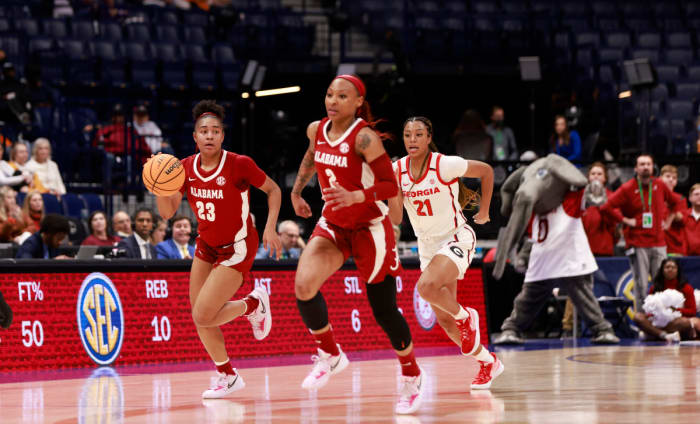 030322_WBB_DavisBr_Georgia_RC6990